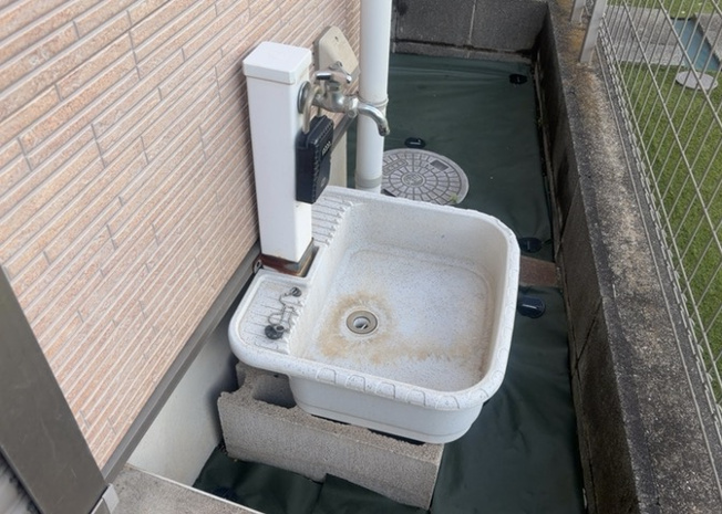 【設備】 | 敷地内に散水栓や立水栓があると便利です。水道水を直接利用できるため、水を運ぶ手間を省くことが出来ます。大量の水を必要とする洗車作業や清掃などに役立ちます。その他設備とあわせて、現地でご確認ください。