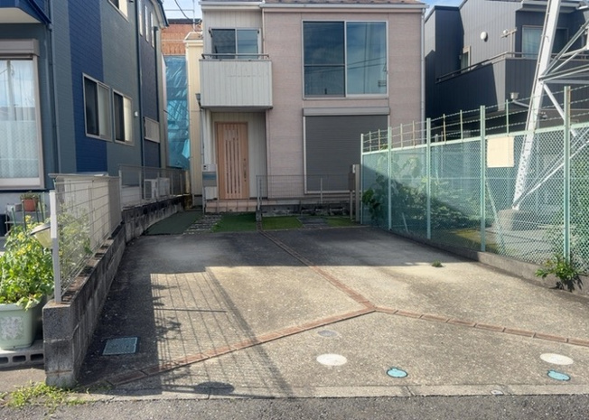 【構造・工法・仕様】 | 木造住宅とは土台、壁、柱など建築物の強度を支える構造体の材に木が使用されている構造を指します。構造体は建物の自重を支えるだけではなく風圧や水圧、積裁荷重などあらゆる衝撃に耐えるための基礎です。
