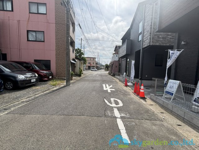 平塚市平塚3期　新築戸建　全2棟2号棟の前面道路含む現地写真