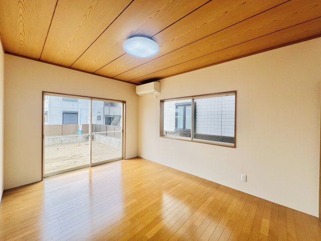 前橋市二之宮町の洋室|玄関横の7帖洋室は、ゲストルームとしても◎
