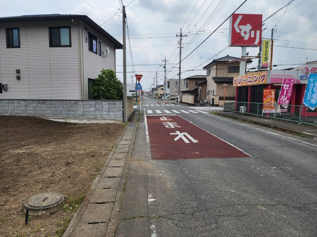 高崎市片岡町3丁目売土地の前面道路含む現地写真