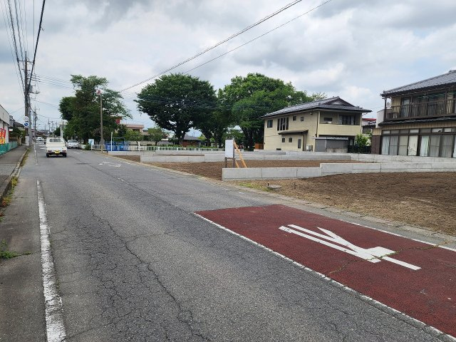 高崎市片岡町3丁目売土地の前面道路含む現地写真
