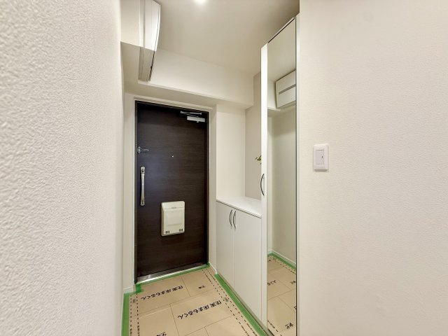 日商岩井丸の内ハイツの玄関