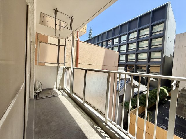 日商岩井丸の内ハイツのバルコニー
