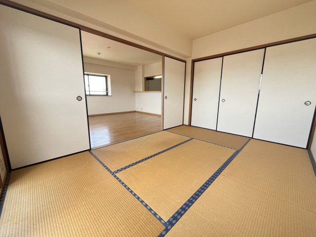 リファインド・Fの内装