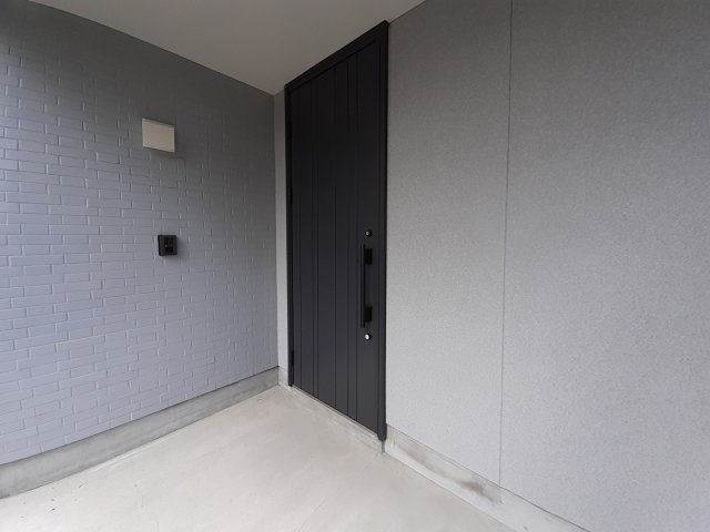 熊本市南区八分字町の中古一戸建の玄関