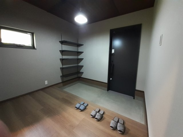 熊本市南区八分字町の中古一戸建の玄関