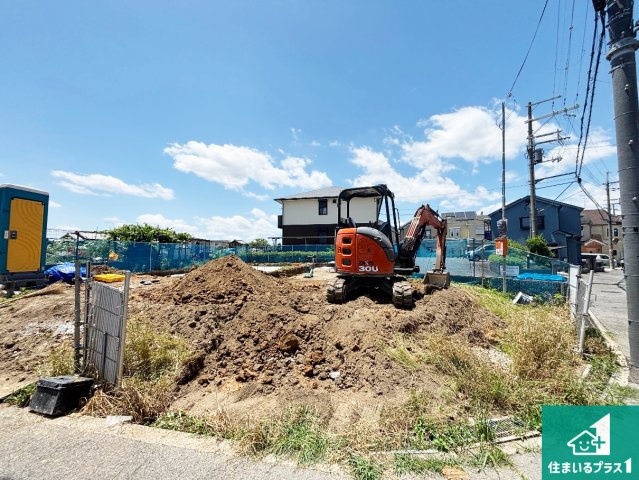 交野市郡津　新築一戸建ての外観|周辺は落ち着いた街並みの住宅地！子育てがしやすい住環境です！まだ未完成ですが、現地でしかわからない事もございます。是非一度ご覧ください。
