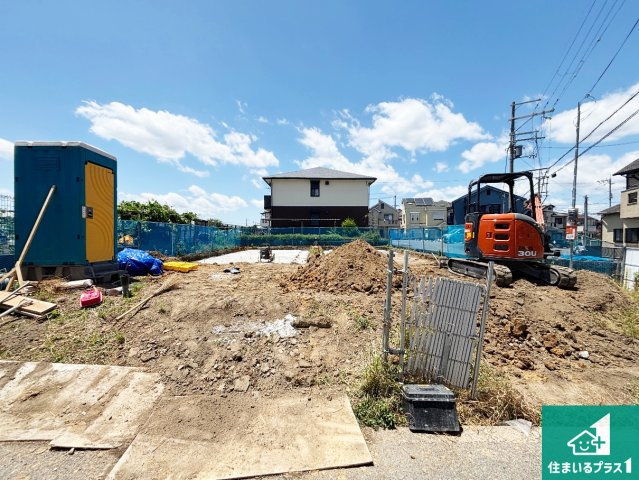 交野市郡津　新築一戸建ての外観|周辺は落ち着いた街並みの住宅地！子育てがしやすい住環境です！まだ未完成ですが、現地でしかわからない事もございます。是非一度ご覧ください。