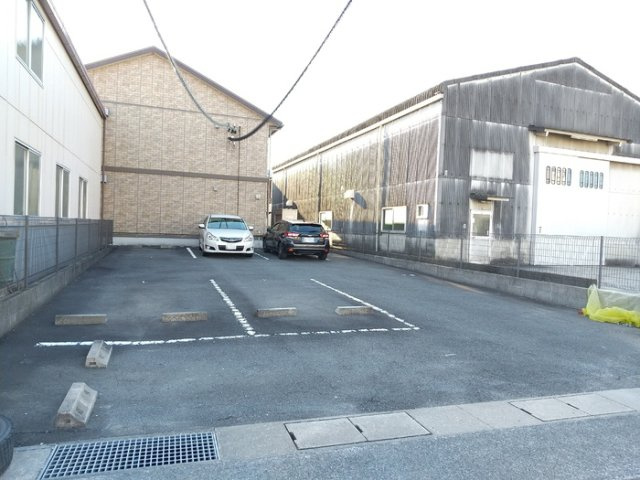 リュミエール追風の駐車場