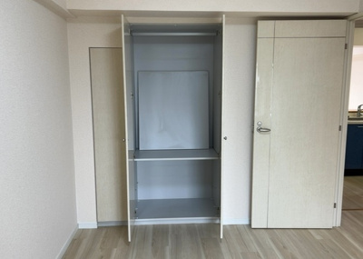 【収納】 | サンクレイドルつきみ野 | デザイン性を重視しすぎて収納が少なかった！なんてことにならないため、事前に現地で収納の数を確認しておくことをお勧めします。クローゼット以外にも床下収納や屋根裏収納、パントリーなどもチェックしましょう。