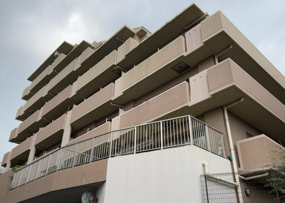 【構造・工法・仕様】 | サンクレイドルつきみ野 | ＲＣ造、Reinforced Concreteは直訳すると補強されたコンクリートです。主に柱や梁・床・壁が鉄筋とコンクリートで構成おり、鉄筋を組んだ型枠にコンクリートを流し込んで固めたものを指します。