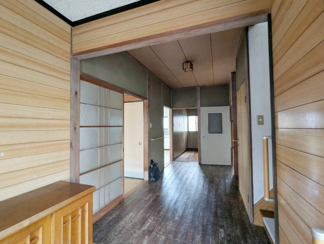 広島市東区福田７丁目　中古一戸建ての玄関