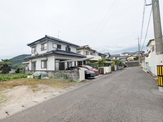 広島市東区福田７丁目　中古一戸建ての前面道路含む現地写真
