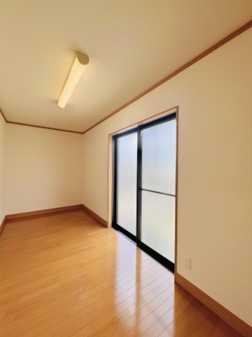 伊勢崎市五目牛町の収納|1階には5帖の納戸◎
季節物の収納にも便利です