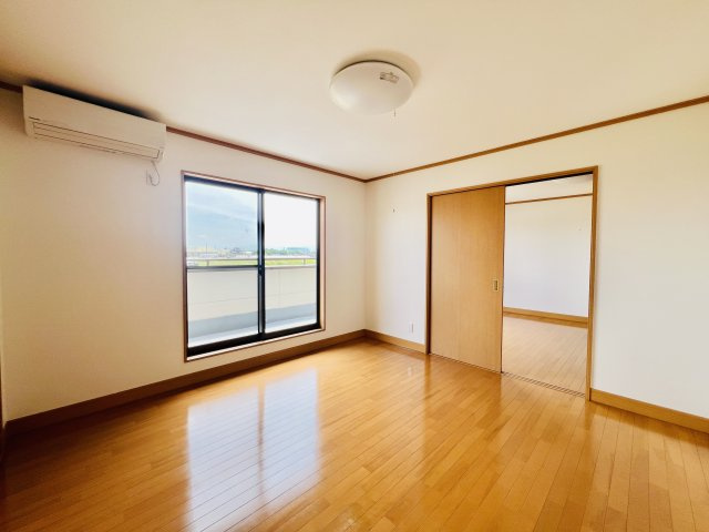 伊勢崎市五目牛町の洋室|インテリアの統一感を作りやすい洋室♪