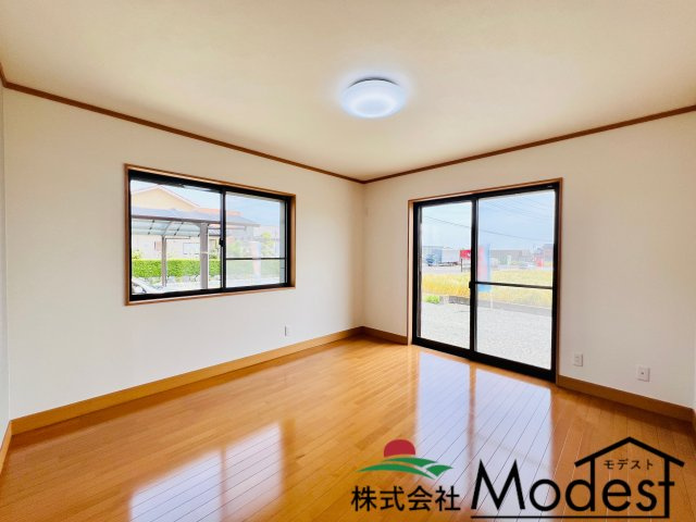 伊勢崎市五目牛町の居間・リビング|12.5帖リビングは、ご家族も自然と集まる空間に♪