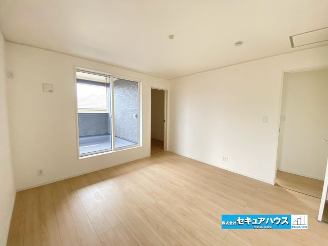 【今からご案内可能】東海市加木屋町陀々法師　全4棟の洋室|【洋室】　　　　　　　
◆家族一人ひとりの大切なプライベート空間。趣味に合わせて使って頂けるようシンプルに仕上げてあります。暮らし心地を大きく左右する収納を、適材適所に配置し使い勝手を考慮しました。　