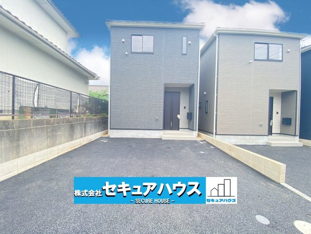 【今からご案内可能】東海市加木屋町陀々法師　全4棟の外観|【現地外観写真】　　　　　　　　　　　　　　　　　　　　　　　
駐車並列2台可能！オプション工事でカーポート設置などいかがでしょうか。
その他にも、フェンスなどの「オプション工事」もご提案いたします♪