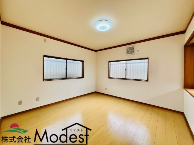 前橋市下細井町の居間・リビング|２面採光で日当たり風通し良好♪