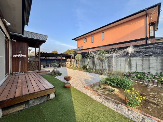前橋市川原町の庭|ウッドデッキのあるお庭♪