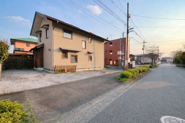 前橋市川原町の前面道路含む現地写真|閑静な住宅地で駐車も楽々◎