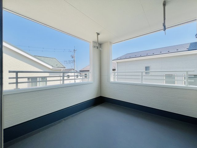 吉岡町下野田のバルコニー|２部屋から行き来出来るインナーバルコニー♪