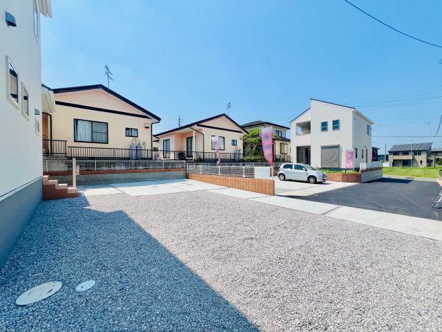 吉岡町下野田の前面道路含む現地写真|車の通りも少なく駐車も楽々♪