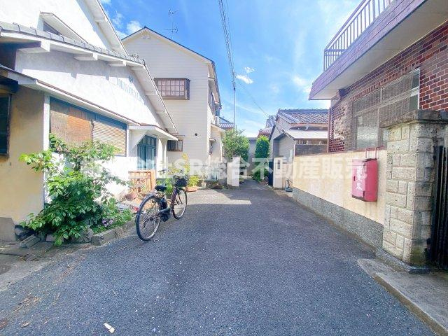 稲葉3丁目古家付き土地の周辺|閑静な住宅街です。