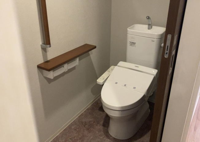 【トイレ】 | ダイアモンドライフ森の里ヒルズ | トイレは大きさや形、機能、抗菌性などが異なる多種多彩なタイプが各メーカーから出ています。それぞれに良さがあるため、事前にどういったタイプのトイレがいいのかをご家庭内で決めて、内見に行くといいでしょう。