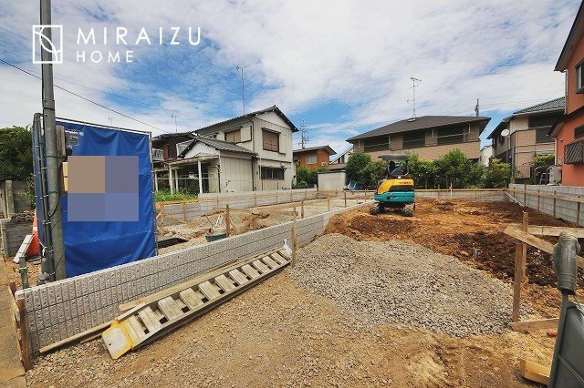 【外観】 | 青く澄み渡った綺麗な空と、陽の光をたっぷりと受ける、そんな新築住宅で新生活をスタートしてみませんか？見学・ご相談等、ミライズホーム(株)までお気軽にご連絡下さい。