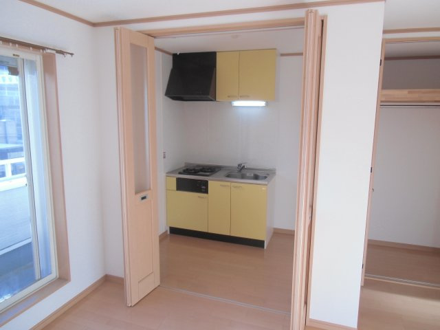 ルミエールNaritaの内装|キッチンには扉も付いており、臭い対策も良いです