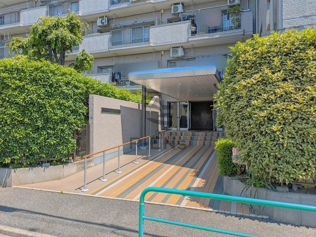  | 石神井公園パークハイツ | 上質感漂うエントランスが、住まう人を優雅に迎えます