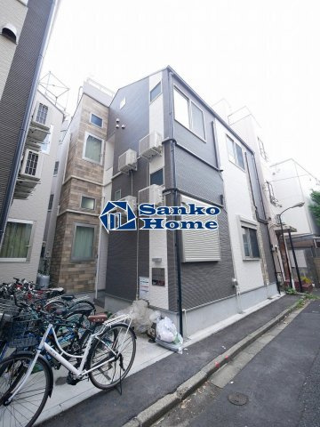 ネクステージ鶯谷のエントランス