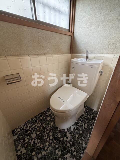 磯子７丁目貸家のトイレ