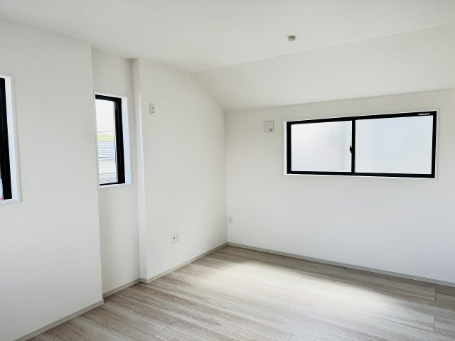 八王子市　大谷町　新築一戸建て　１期の子供部屋|～2階9.5帖の洋室　4.4帖と5.1帖の洋室2間に間仕切りが可能です～
