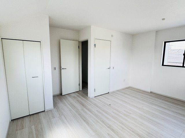 八王子市　大谷町　新築一戸建て　１期の子供部屋|～2階9.5帖の洋室　4.4帖と5.1帖の洋室2間に間仕切りが可能です～