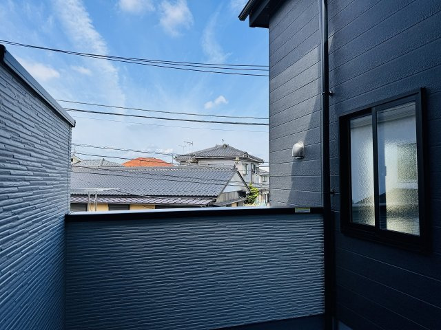 八王子市　大谷町　新築一戸建て　１期のバルコニー|～開放感のあるバルコニー　洗濯物をたくさん干せそうです～