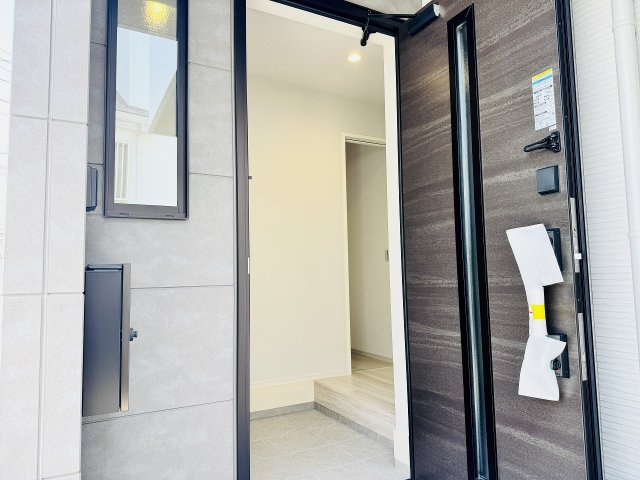 八王子市　大谷町　新築一戸建て　１期の内装|～玄関は安心のWロックキーを採用～