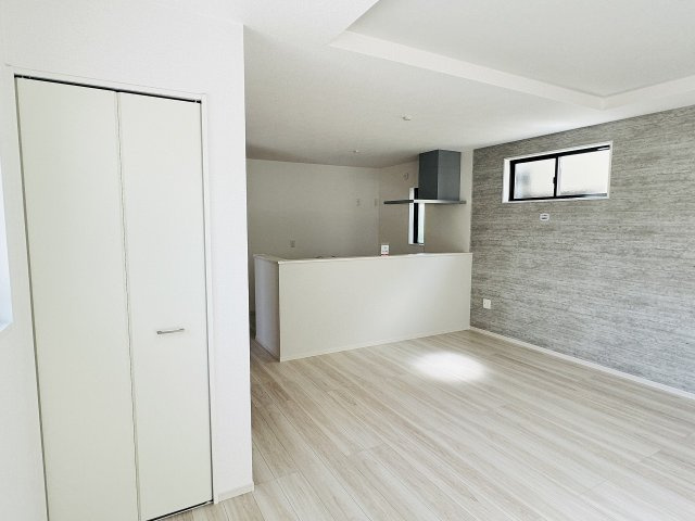 八王子市　大谷町　新築一戸建て　１期の居間・リビング|～16.7帖の明るいLDKで家族団欒の時間をお過ごしいただけます～
