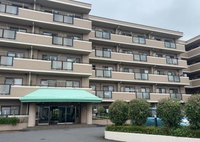 【構造・工法・仕様】 | カサヴェール八王子 | ＲＣ造、Reinforced Concreteは直訳すると補強されたコンクリートです。主に柱や梁・床・壁が鉄筋とコンクリートで構成おり、鉄筋を組んだ型枠にコンクリートを流し込んで固めたものを指します。