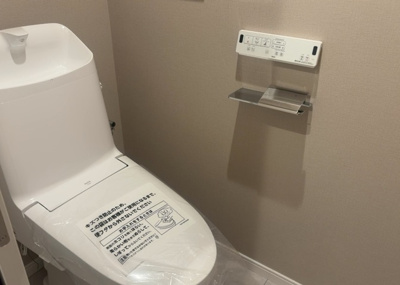 【トイレ】 | カサヴェール八王子 | トイレは大きさや形、機能、抗菌性などが異なる多種多彩なタイプが各メーカーから出ています。それぞれに良さがあるため、事前にどういったタイプのトイレがいいのかをご家庭内で決めて、内見に行くといいでしょう。