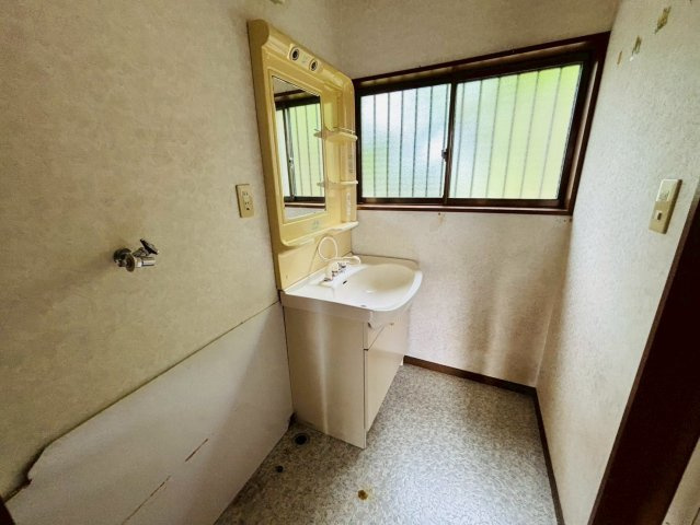 文違　中古戸建の独立洗面台
