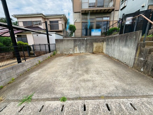 文違　中古戸建の駐車場