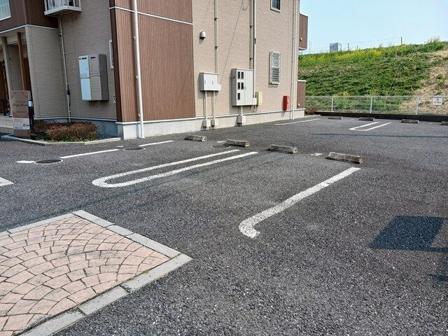 ブライトガーデンＡの駐車場