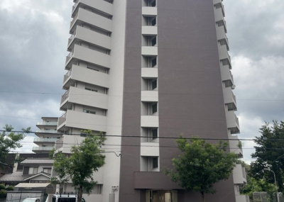 【構造・工法・仕様】 | 八王子はざま住宅 | ＲＣ造、Reinforced Concreteは直訳すると補強されたコンクリートです。主に柱や梁・床・壁が鉄筋とコンクリートで構成おり、鉄筋を組んだ型枠にコンクリートを流し込んで固めたものを指します。