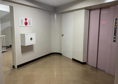 【内装】 | 八王子はざま住宅 | 共用部分は、一棟の建物に住む区分所有者全員が共同で所有するとし、共用部分の管理、補修などは、区分所有者で形成される管理組合が行います。個人の判断で勝手に変更することはできませんので覚えておきましょう。