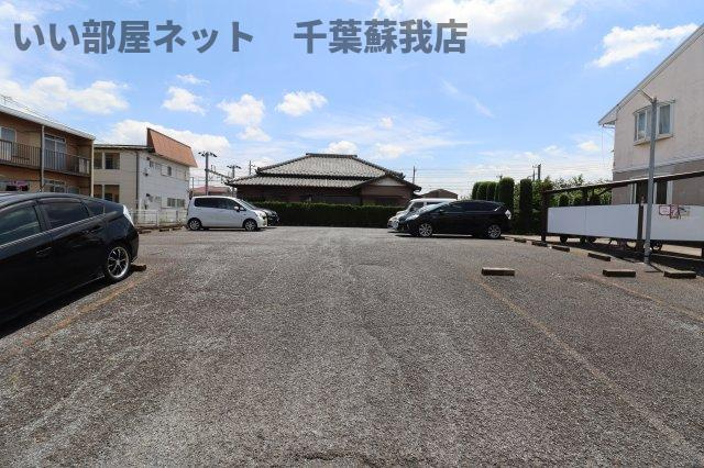 カサグランデ君塚の駐車場|車をお持ちの方に嬉しい駐車場付きの物件です