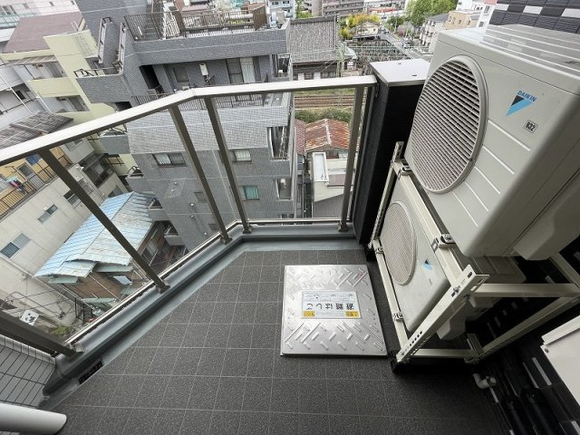 横浜市神奈川区東神奈川１丁目の賃貸マンションのバルコニー|便利なバルコニー付き♪