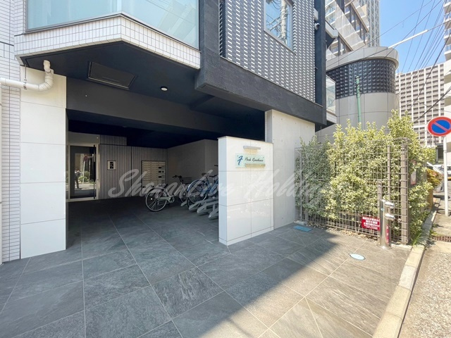 横浜市神奈川区東神奈川１丁目の賃貸マンションのエントランス|広々としたエントランス♪